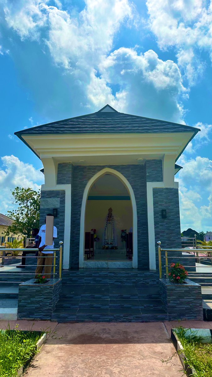 Nurse_Voke's tweet image. Happy Trinity Sunday 
Happy to be here 😭😭
#Catholic 
#MostHolyTrinity