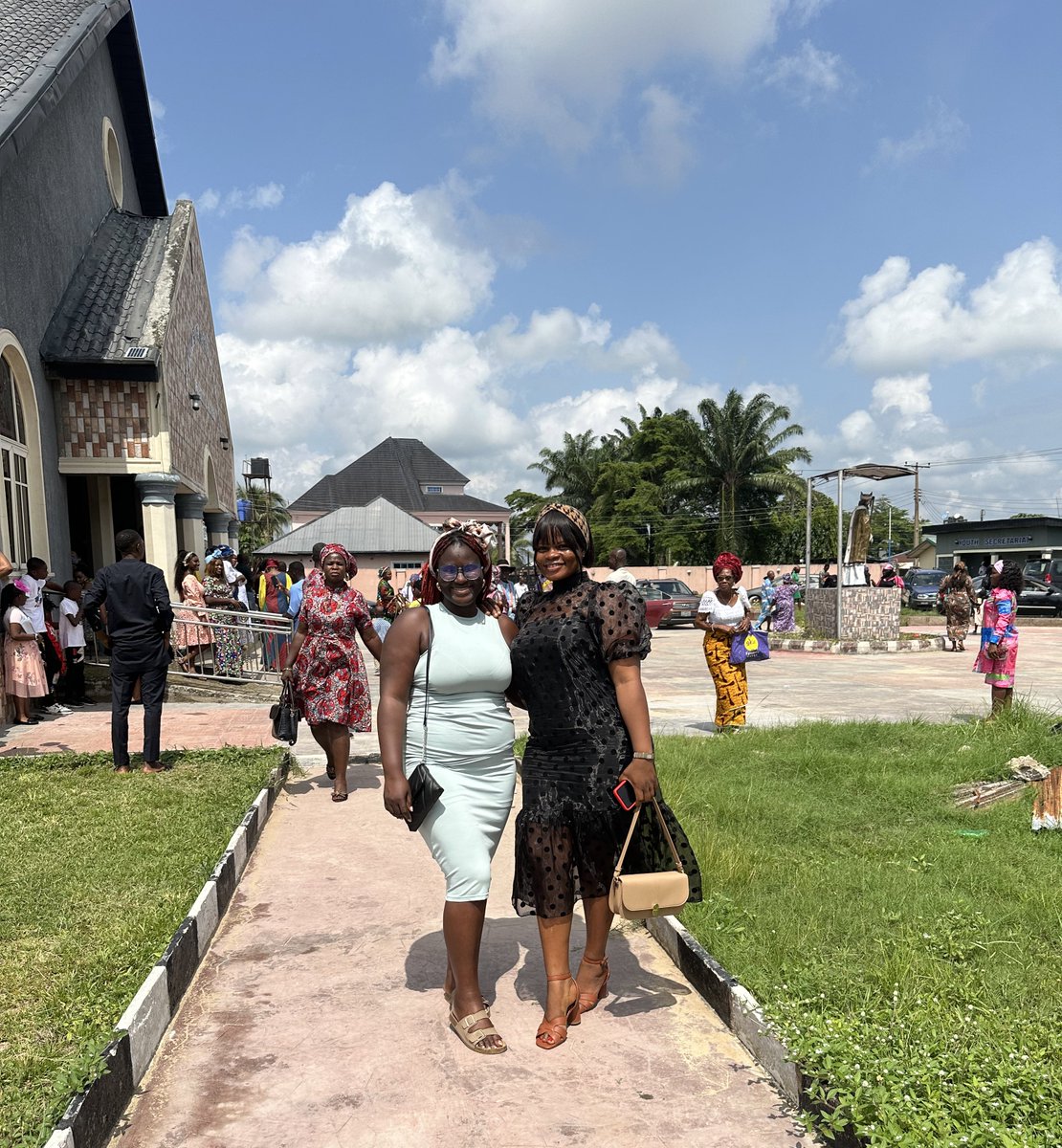 Nurse_Voke's tweet image. Happy Trinity Sunday 
Happy to be here 😭😭
#Catholic 
#MostHolyTrinity