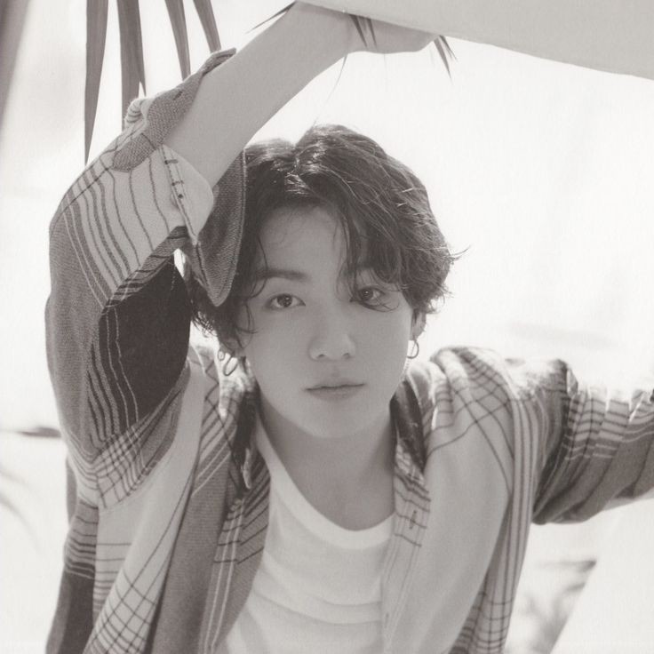 The person you miss the most when everyone else is around.

That's Love!!..💞

#JUNGKOOK #전정국