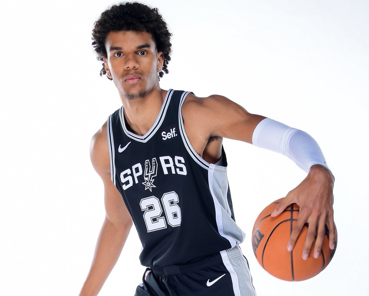 Join us in wishing @Dominickbarlow_ of the @Spurs a HAPPY 21st BIRTHDAY! #NBABDAY