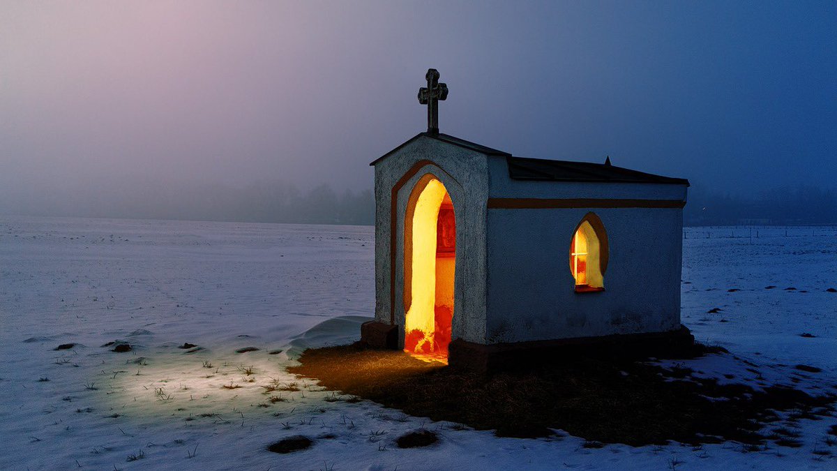 Not sure where Joe took this photo but I love this #memorial #chapel. 

📷 #JoePlenio 
#churchesonsunday #AppreciationOfArtistry #apoaartistic #apoapromotions #architecture #church #cross #winter #peaceful #seetheworld