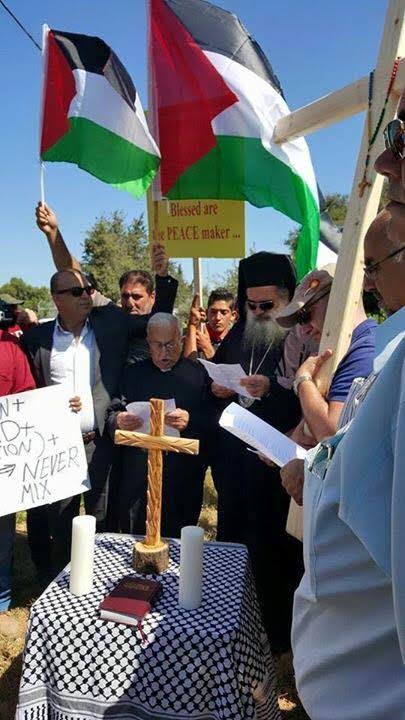 AliRaad_33's tweet photo. Christian protesting for Muslims against Israel 
Meanwhile Muslims efforts for Christians ,,👇

#sargodha https://t.co/m0Nb5AbGxe