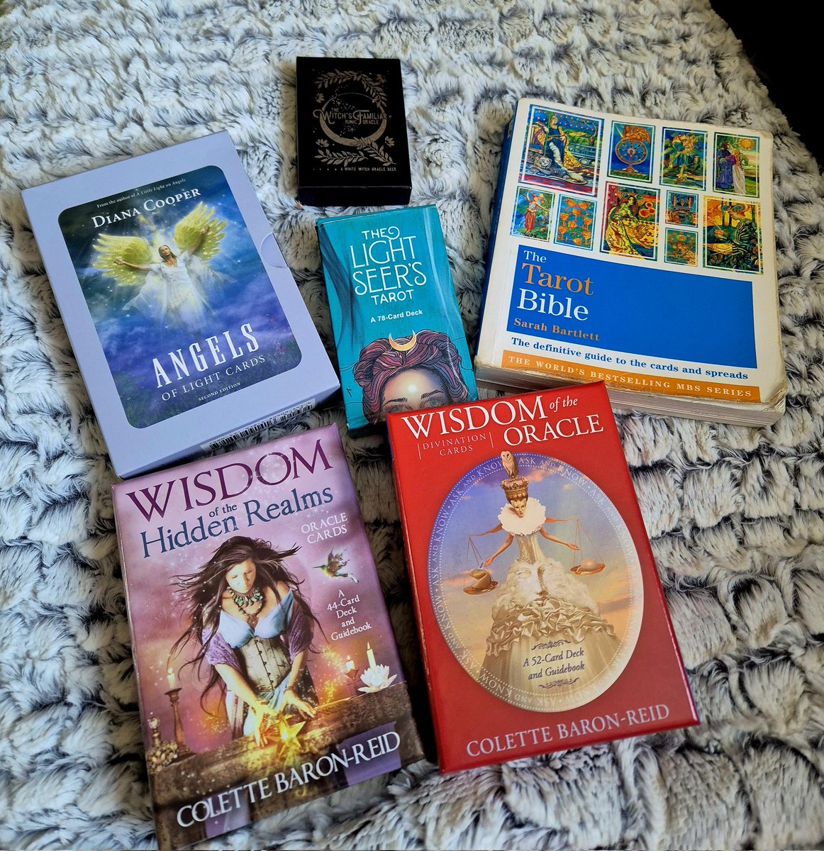 Karen_acts's tweet photo. Couldn't settle to anything today. So, I trusted my instincts and pulled some cards for myself. This is one powerful and inspiring reading.π€β¨οΈ #oldeways #Tarot #Runes #Oracle #Angelguides #spiritmessages https://t.co/z0RDg3gu1R