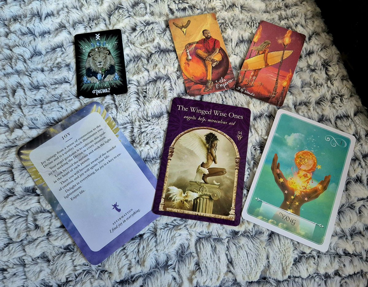 Karen_acts's tweet photo. Couldn't settle to anything today. So, I trusted my instincts and pulled some cards for myself. This is one powerful and inspiring reading.π€β¨οΈ #oldeways #Tarot #Runes #Oracle #Angelguides #spiritmessages https://t.co/z0RDg3gu1R