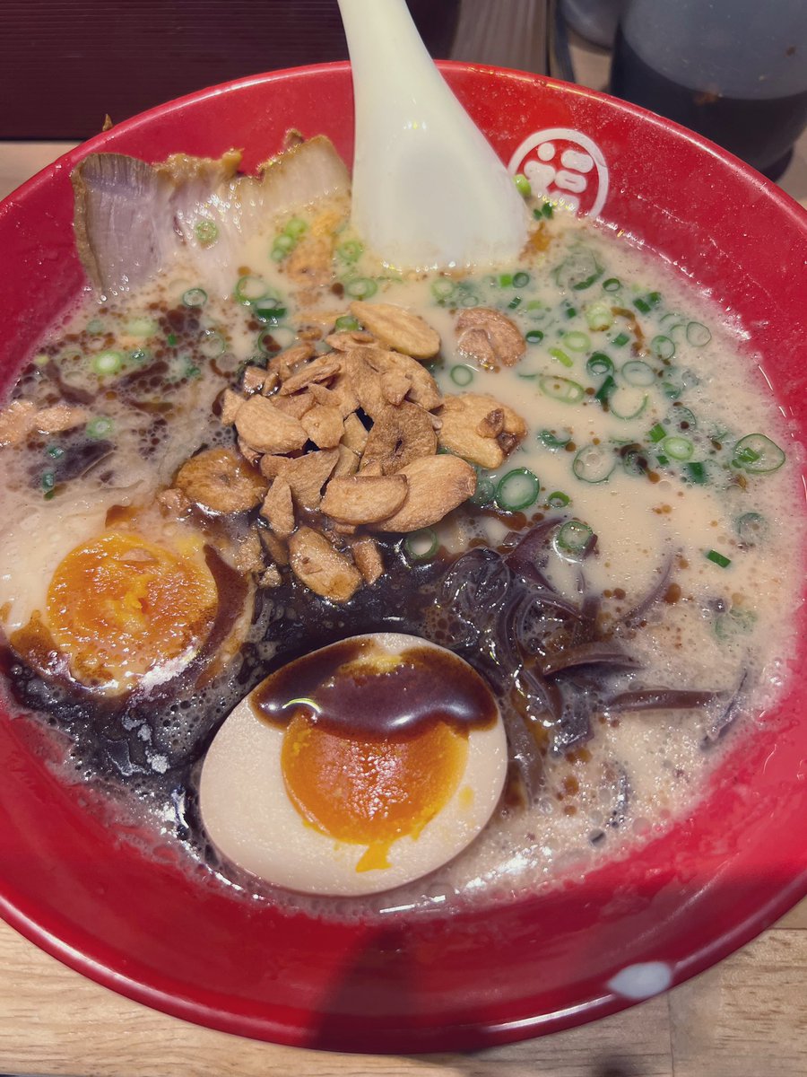 charorakanimiso's tweet photo. 日整会福岡行けなかったので近場の博多ラーメンでアフタヌーンセミナー https://t.co/OZeh72UoMQ