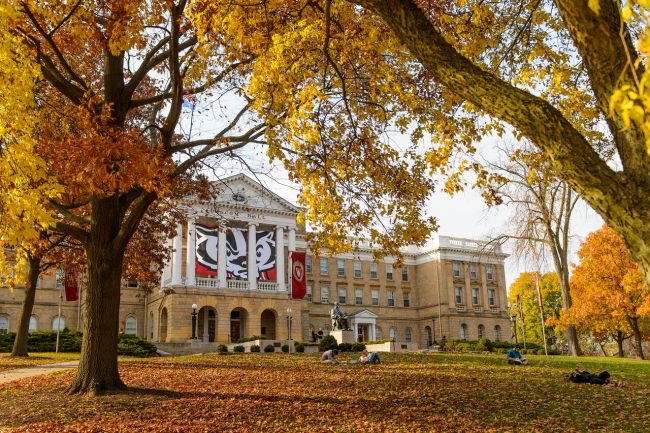 tedjansen's tweet photo. @odrapmas @JeremyTate41 Best campus in the country. Some beautiful other schools, but none are as complete as UW. https://t.co/zpKlUnRTmr