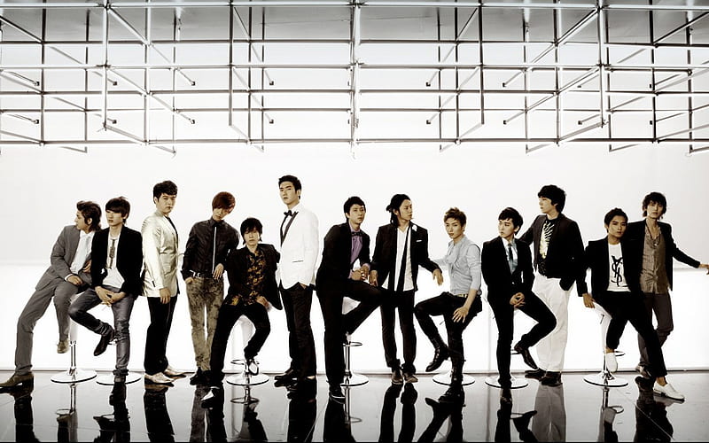 suju200512's tweet photo. Finally a suju OT15 , OT 13 thank you #Ryeowook #superjunior  🥺🥺🥺😭 https://t.co/TnpVtWKJow