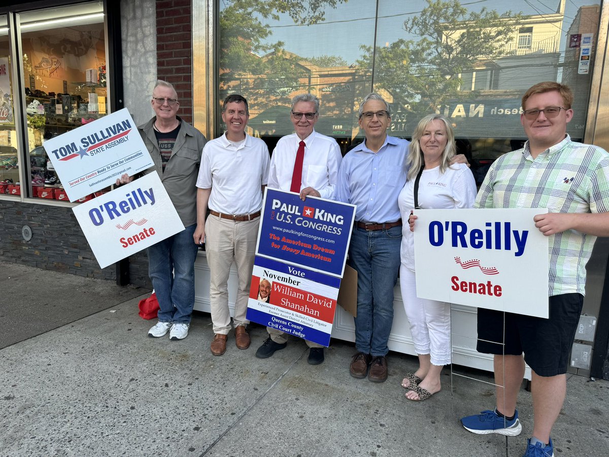 What a great time speaking to constituents out on 129th street while getting signatures to be on the Common Sense Party Line!