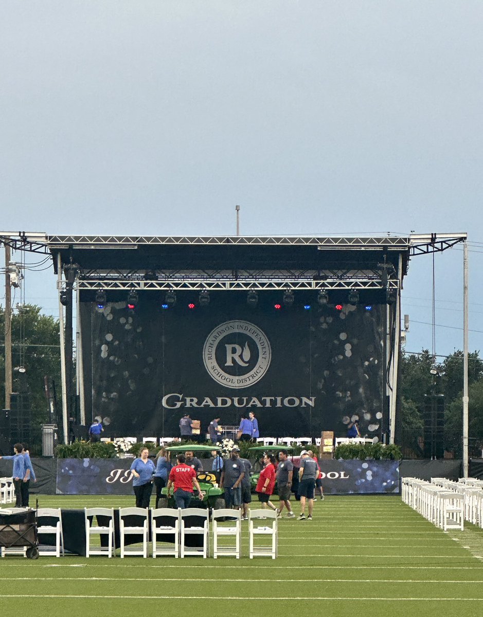 ctrambo4's tweet photo. Rain has stopped and it’s almost time for PHS Class of ‘24 to GRADUATE!! https://t.co/8BhoZhXe7C