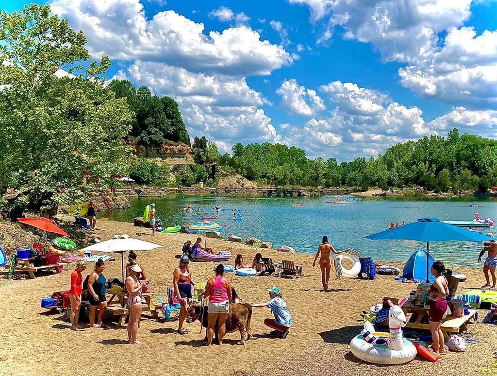 😎 SUNDAY FUNDAY!😎  Kick-off summer with an afternoon  at the FRP-LA Grange Quarry, open today from 12pm-6pm! Float the afternoon away at this ADULT ONLY swimming hole! 

☀️PLAN HERE: bit.ly/4atmGAX 

#TourOldhamCountyKY
#OnlyInOldhamKY #TravelKY