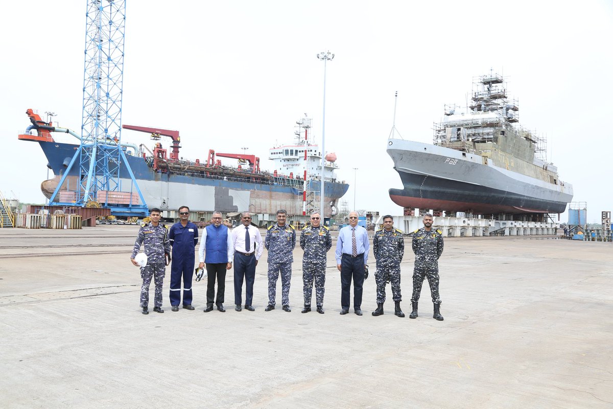 #AtmanirbharBharat

🇮🇳 Vice Admiral Rajesh Pendharkar FOCINC ENC visited L&T #ShipBuilding Yard, Kattupalli  today. #Chennai #Tamilnadu 

During the visit, he was briefed on the capabilities of the Yard and its contribution to #MakeInIndia initiative. He was also briefed on the