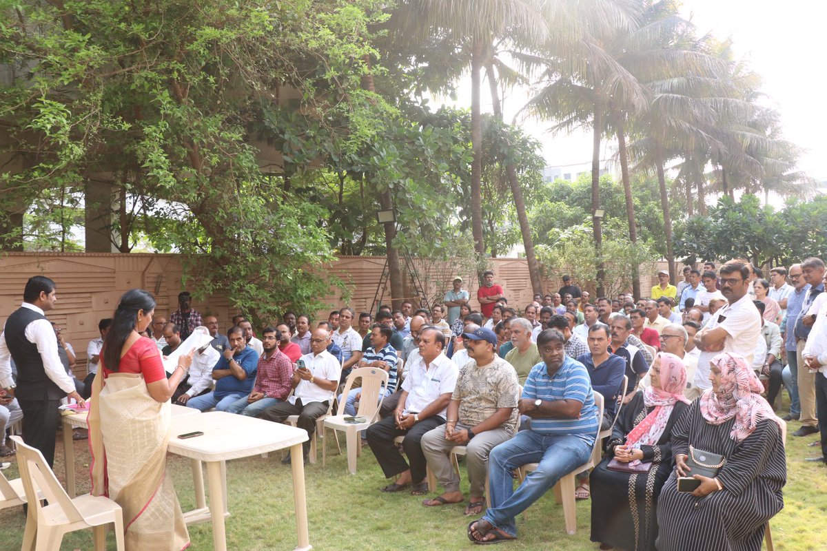 मिरा भाईंदर मधील काही रहिवासी संकुलांमधील सदस्यांची बैठक आयोजित करण्यात आली होती. यावेळी  उपस्थित सर्व नागरिकांचे प्रश्न जाणून घेतले. त्यांचे समाधान करण्यासाठी चर्चा करण्यात आली.
#citizen #mirabhayandar #work #meeting