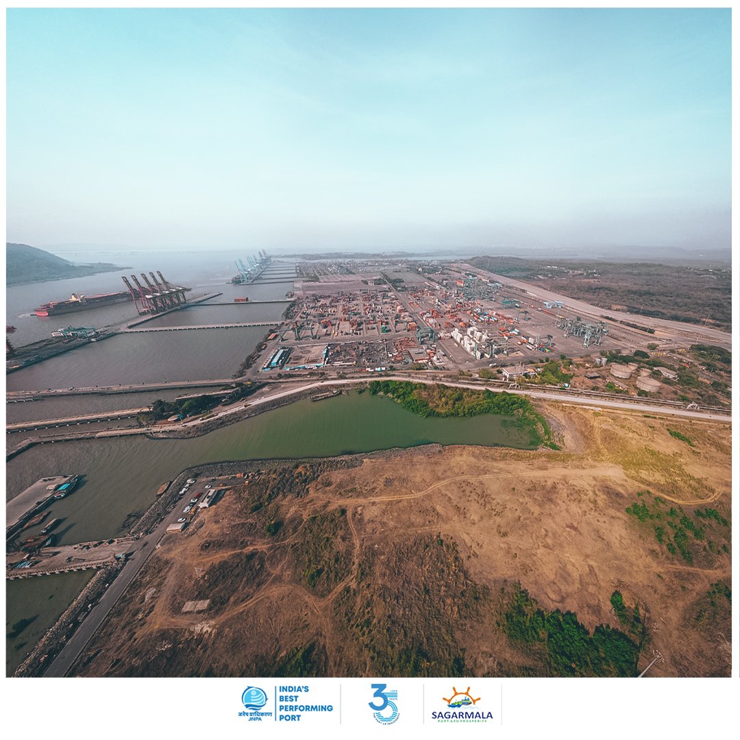 A beautiful shot offering a serene view of JNPA amidst its usual hustle and bustle.
.
.
.
#shotatJNPA #droneshot #sunday #scenery #nature #port #shipping #photography #waterways #exim