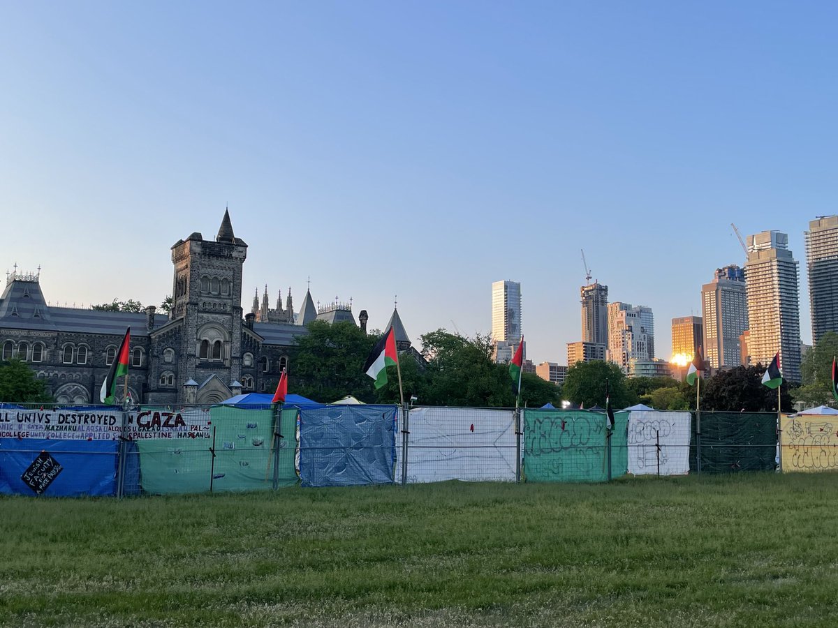 As U of T tries to set the sun on the Little Gaza occupation at King’s College Circle, there is defiance amongst the anti-Israel militia and signs of that on display. It’s a walled-off no go zone in Toronto with border gate which has forbidden Jewish students and faculty to enter