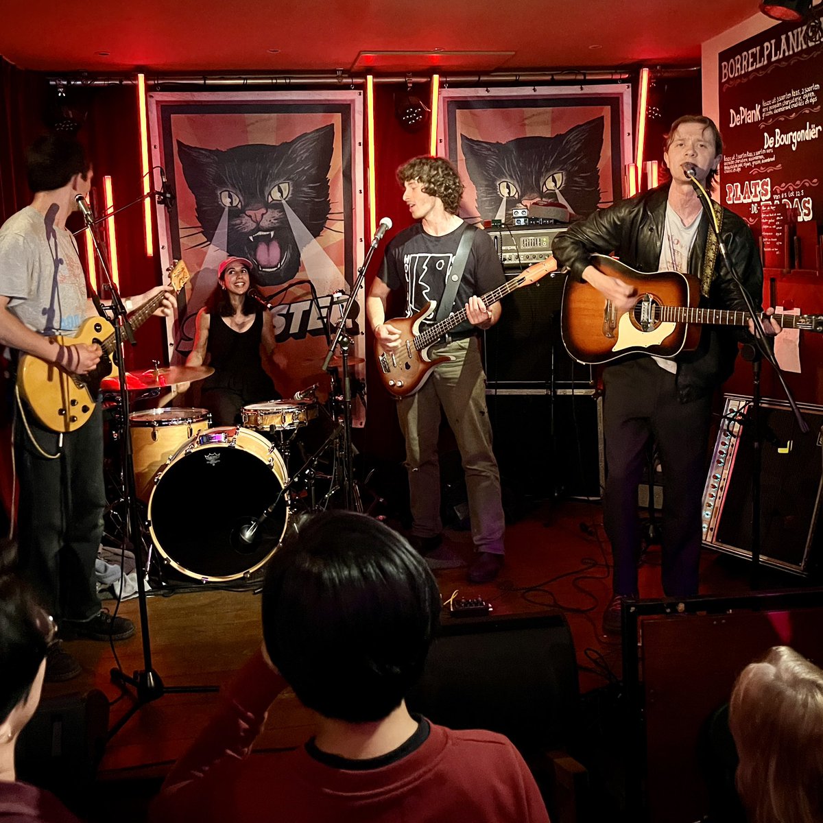 Er waren meer concerten dit weekend, maar geen spijt weer voor Sniester-festival gekozen te hebben (Holiday Ghosts, Big Special, Library Card, Deadletter, Sunfruits, Bowl, The Courettes, John Coffey, …) #sniester