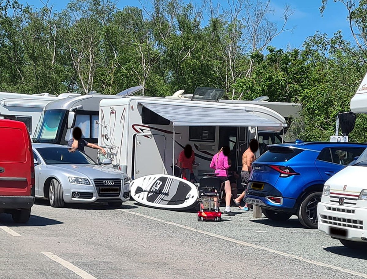 Anger as beauty spot car park becomes 'free campsite' for scores of campervans dailypost.co.uk/news/north-wal…