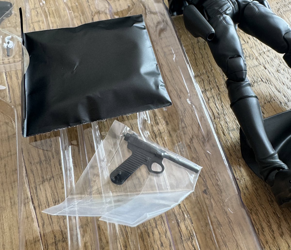 Sentinel snuck this gun in with Spider-Man Noir like contraband inside a non-descript black bag, not mentioned in the accessory list or anything. Cracking me up.