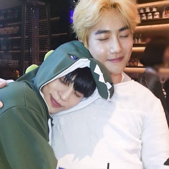 #SUHO talked about #JONGHYUN today during SU:HOME Seoul Day 2✨

He kept trying to hold his tears back kept getting choked up during this ment especially when talking about EXO and his friend , Jonghyun.

What he said is in the replies !⬇️

#SHINee #EXO