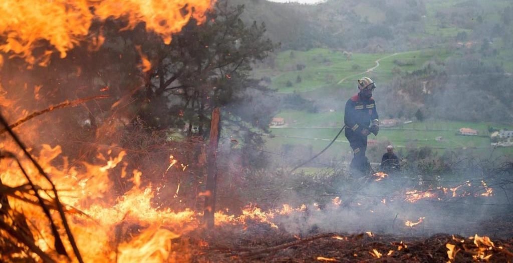 Ante las condiciones de sequía extrema persistentes en algunos territorios, se llama a evitar uso irresponsable del fuego y acciones como quema de residuos de cosechas que pueden tener graves impactos económicos y medioambientales @EdMartDiaz @SANTANACITMA @adianez_taboada