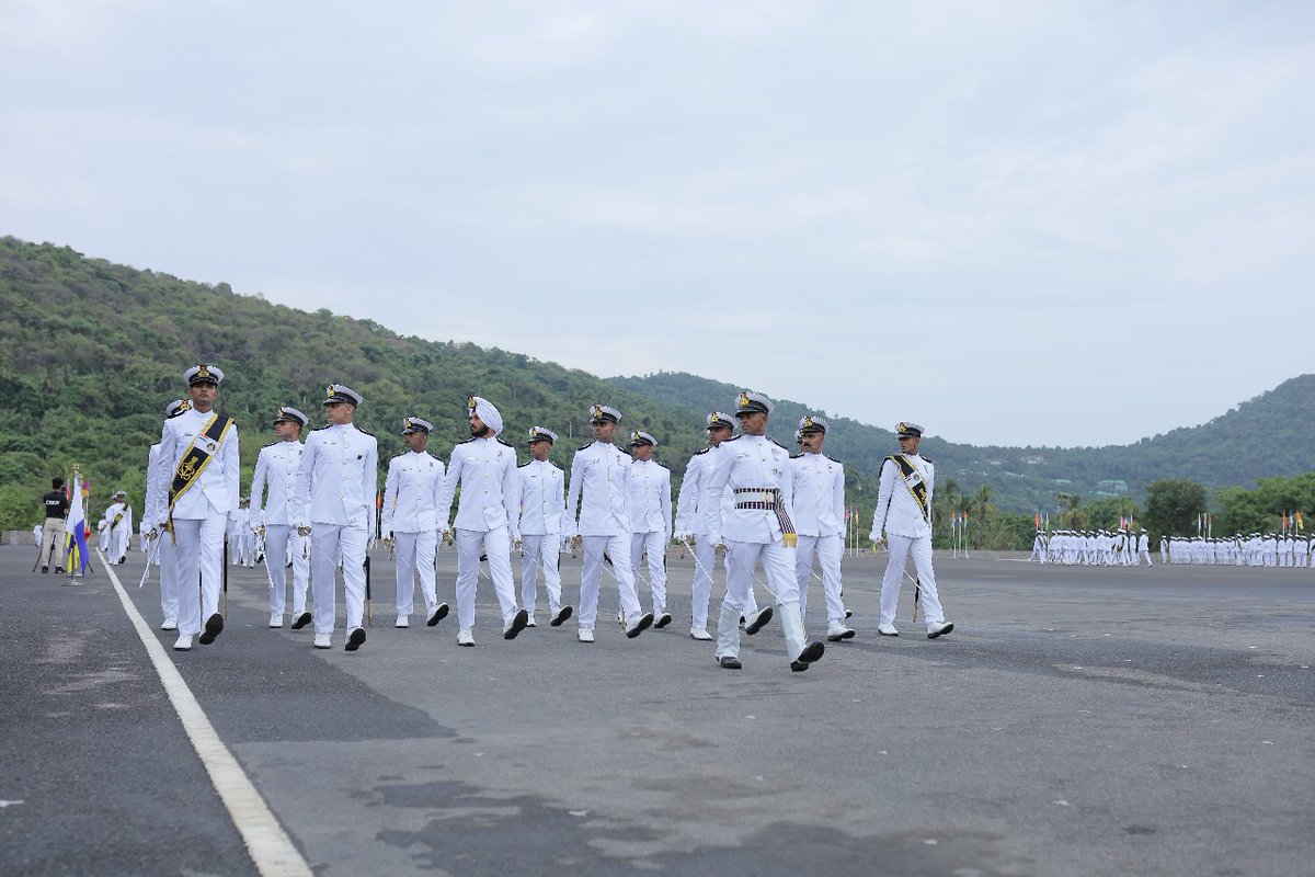 IN_NavalAcademy's tweet photo. Meet Academy Cadet Captain, SLt PPK Reddy from Vizag, the prestigious President's Gold Medal Winner of 106 INAC. Consistent exemplary performance @IN_NavalAcademy - 8-Star Academic Torch🛡️, International Sailing Champion &amp; display of leadership qualities.
#TransformationWithPride https://t.co/1JKxURRppT