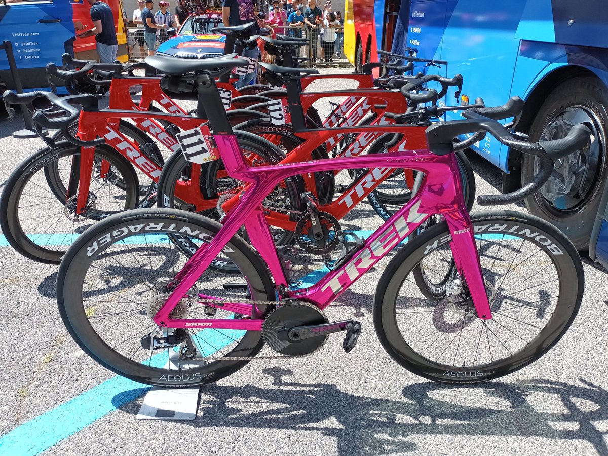 La bici ciclamino di Jonathan Milan 🤩💜

Il più atteso per la volata finale di oggi.

#GirodItalia