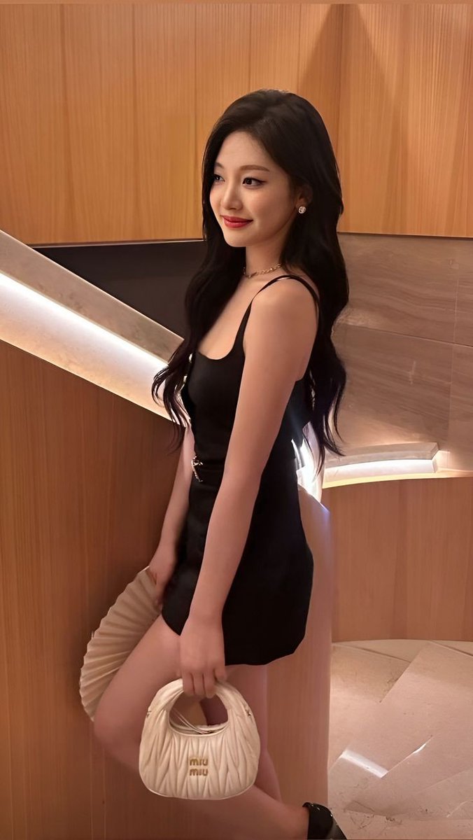 joyik_'s tweet photo. @hellokiming Haeg duda lapuk , hayuk ikut tante https://t.co/DDPRTUw3ap