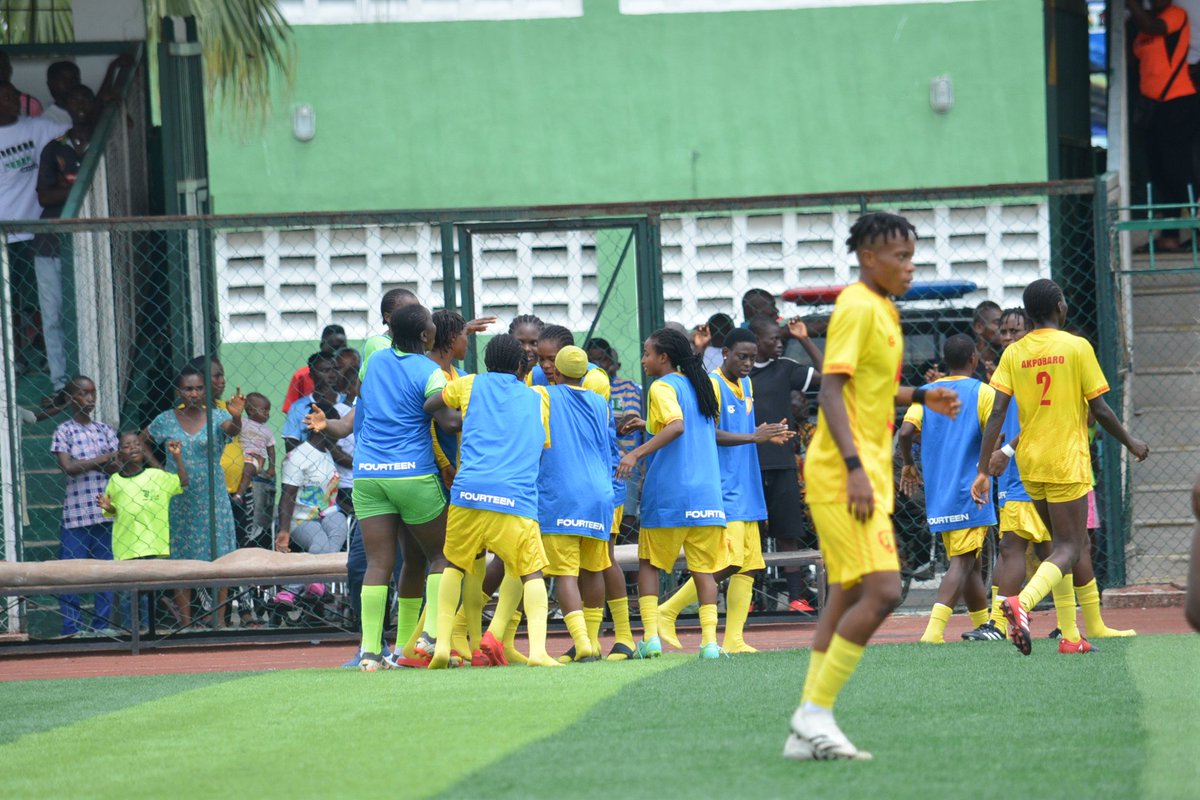HALF TIME ! 

WE LEAD 0-1 
EMEM ESSIEN GIVES US THE LEAD 💪

45 MINUTES MORE MORE 
#BAYEDO
#NWFL24
#NWFLpremiershipsuper6

ADAAAA EDO QUEENS 👑 💛 ♥️