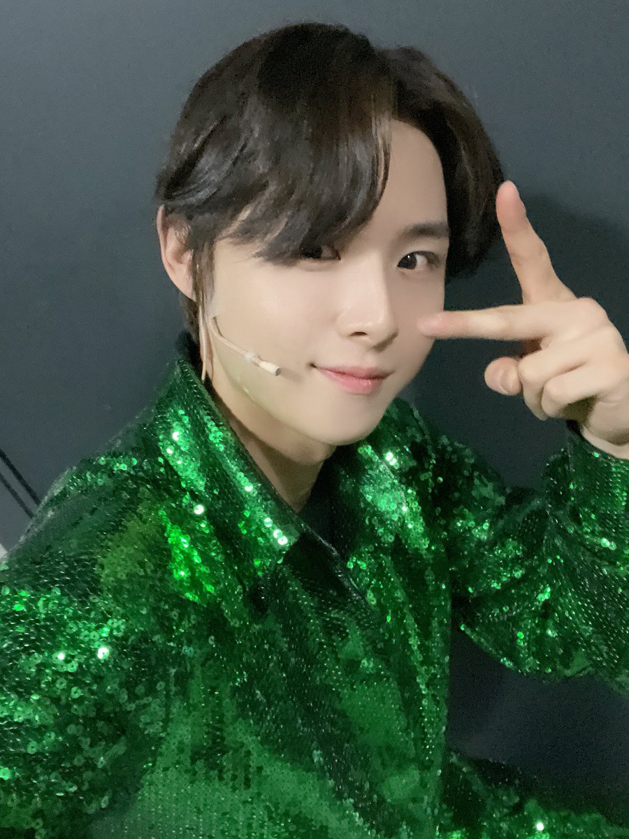 #민규 #MINGYU
민규 바울 첫공 날 😆