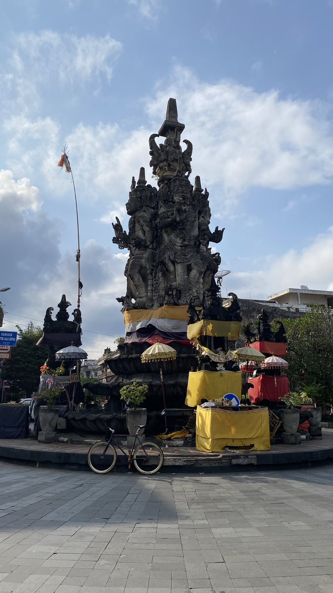 RRA_P's tweet image. masih gak nyangka berhasil juga ke Klungkung dengan sepeda tua🤣
maklum, aku orangnya ngelakuin dahulu baru mikirin hasil belakangan.
ya, yang penting aku PUAS karena hari libur sehari aja aku pergunakan dengan baik🙏🏻🤣
#fixie #fixiebike #fixedbike #Bali