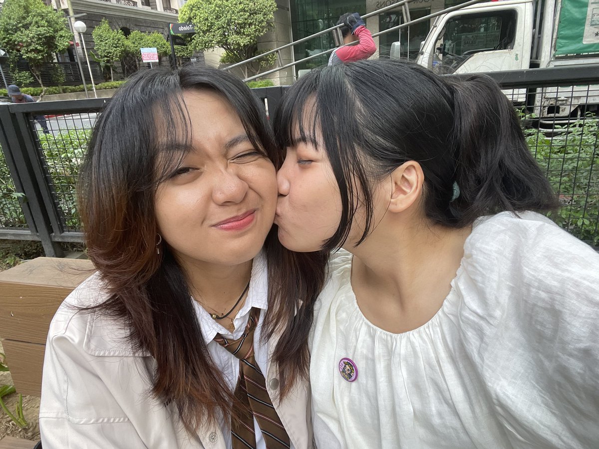 maethotie's tweet photo. me n my wife core 👩‍❤️‍💋‍👩 …!! https://t.co/a17BYi7T3A