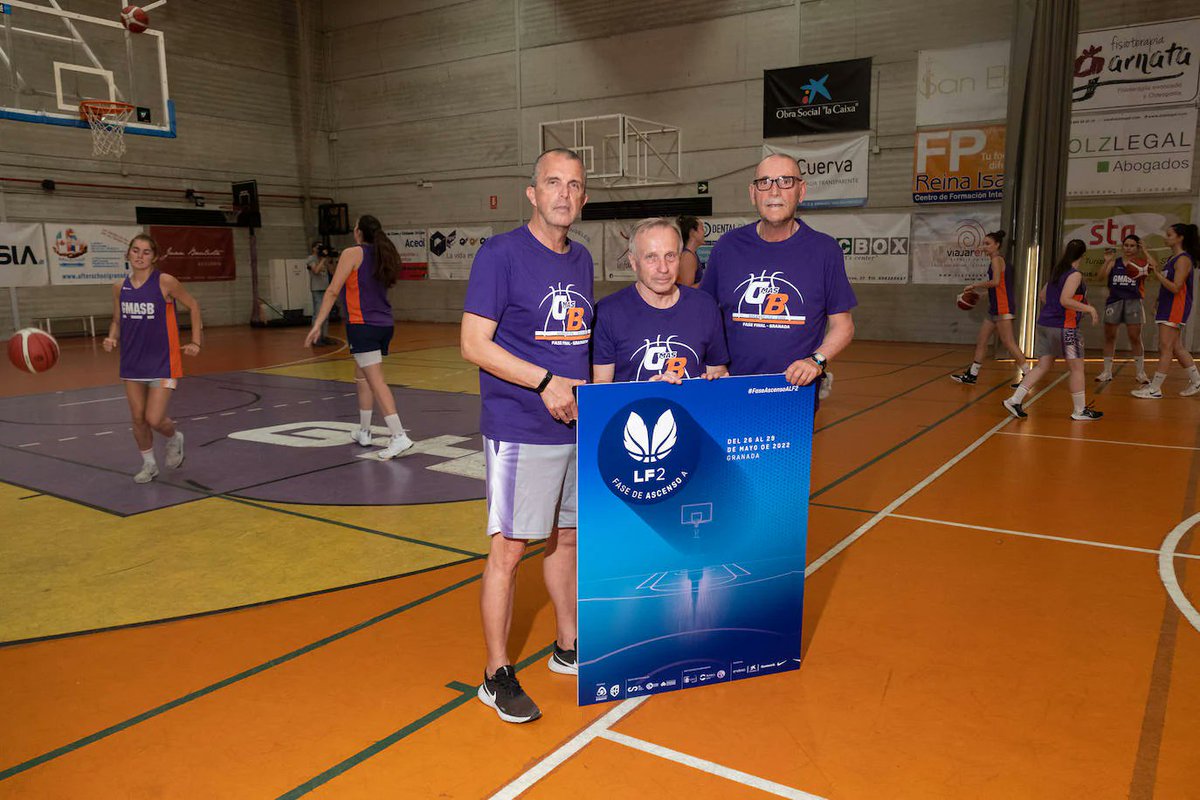 Mayo de 2022: foto de tres grandes del basket granadino: <a href="/gomznieto/">Antonio Gómez Nieto</a>, <a href="/QuiqueGutierre3/">Quique Gutierrez</a> y Juanjo Muñoz. Entre ceja y ceja, que Granada recuperara la #LF2.
Costó 3 temporadas, pero <a href="/GMASB_/">Granada + Baloncesto</a> acaba de subir.
¡Qué bueno que gente que da su vida por el baloncesto tenga premio, bravo!