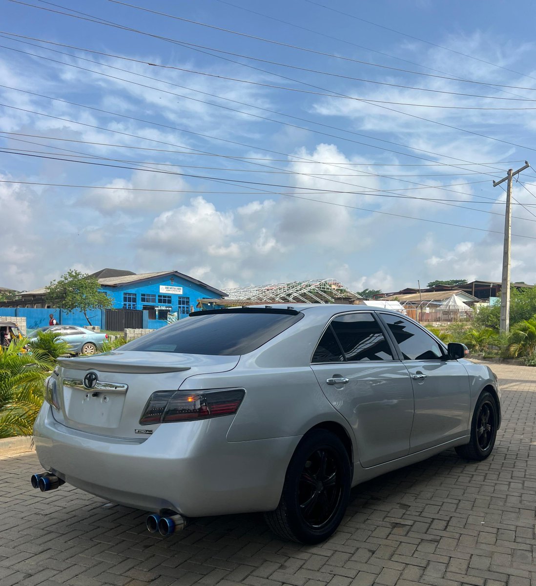 DIRECT 2009 TOYOTA CAMRY
FULLY MODIFIED 
FEW MONTHS REGISTERED 
FINE TUNED EXHAUST SYSTEM
ANDRIOD SCREEN AND REV CAMERA
BLUETOOTH CONNECTIVITY
4 EXHAUST SYSTEM
NAVIGATION SCREEN
CATALYST AND O2 SENSORS INTACT

8,000,000 NAIRA ONLY✍🏽