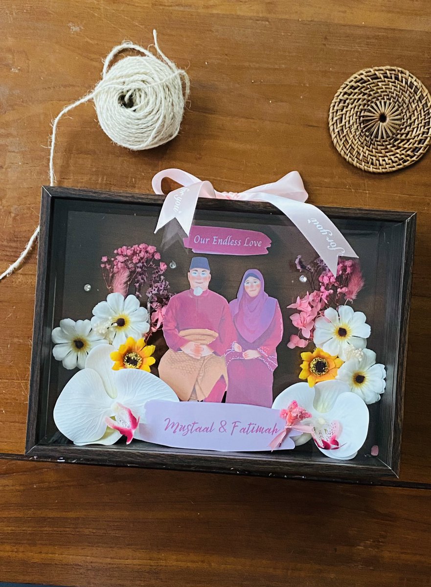 starlights_ira's tweet image. Awan&amp;amp;Bulan is now OPEN for any artwork commisions especially framed arts. 

Suitable as birthday, anniversary and wedding gift.

구름과 달님,

#frameart #anniversary #weddinginspiration #birthdaygift #ArtInspiration #artprint #artsy #art