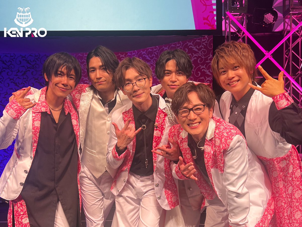 kenpro_official's tweet photo. 【出演報告】#佐藤拓也 #増元拓也
VAZZROCK LIVE 2024に出演いたしました。

会場にお越しの皆様、配信をご覧の皆様
ありがとうございました！

また���会いしましょう！💚🖤

#バズロ #バズライ https://t.co/bidDpo8mwB