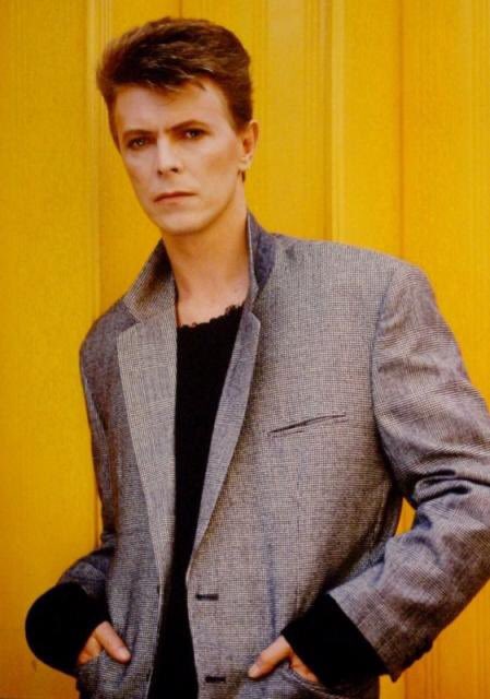 Oh, the whole human race Jazzin' for Blue Jean Oh, and when my Blue Jean's blue Blue Jean can send me Blue Jean David Bowie 1984 #BowieForever