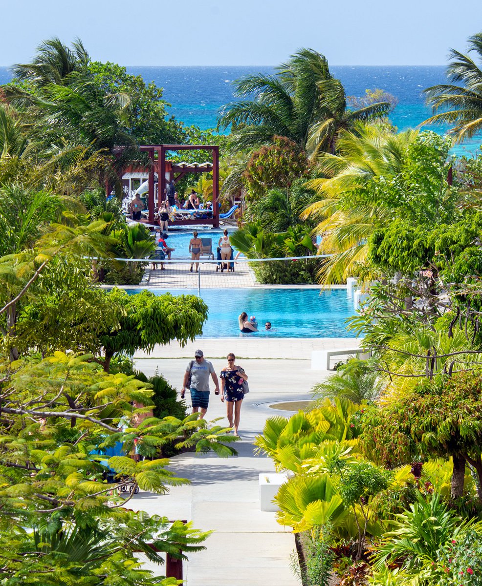 😎 Desde el Hotel Grand Muthu Almirante Beach les deseamos a todos un maravilloso domingo 🤗

cuba.travel/destinos/holgu… 
.
.
.
#cubaúnica #holguíntravel #cubatravel #experienciaunica