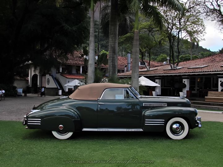 CLASSIC CARS IN PICTURES Leland Pope · · 1941 Cadillac Series 62 Convertible Coupe