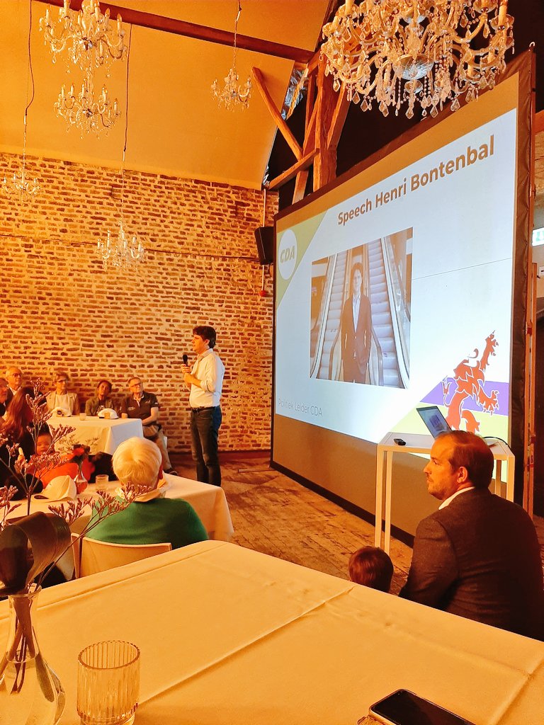 limwierde's tweet photo. Volle bak! Met o.a. @HenriBontenbal @jeroen_lenaers
@ChrisWouters_ 
@cdalimburg
@cdavandaag
#teamcda https://t.co/4GDO7ZPRLt