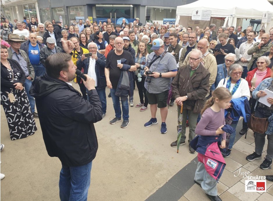 Zum 75. Geburtstag des Grundgesetzes fand in Wuppertal eine große Feier statt. Tolle Organisation und wunderbare Stimmung. 
Eine ebenfalls grandiose Stimmung gab es in Ohligs zur Eröffnung der Düsseldorfer Straße. 
#75geburtstag #grundgesetz #wuppertal #solingen
