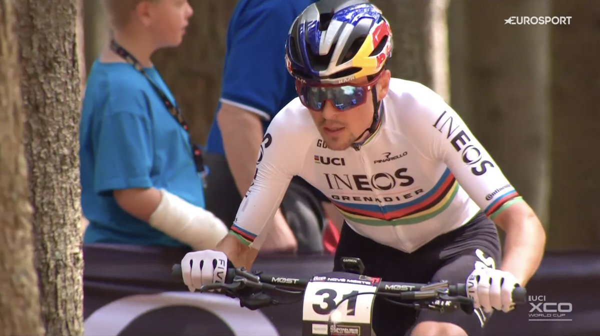 What a ride we're seeing from @tompidcock in Nove Mesto 🤩

The Brit is solo out front, 26 seconds ahead of Nino Schurter with just over two laps to go! #MTBWorldCup