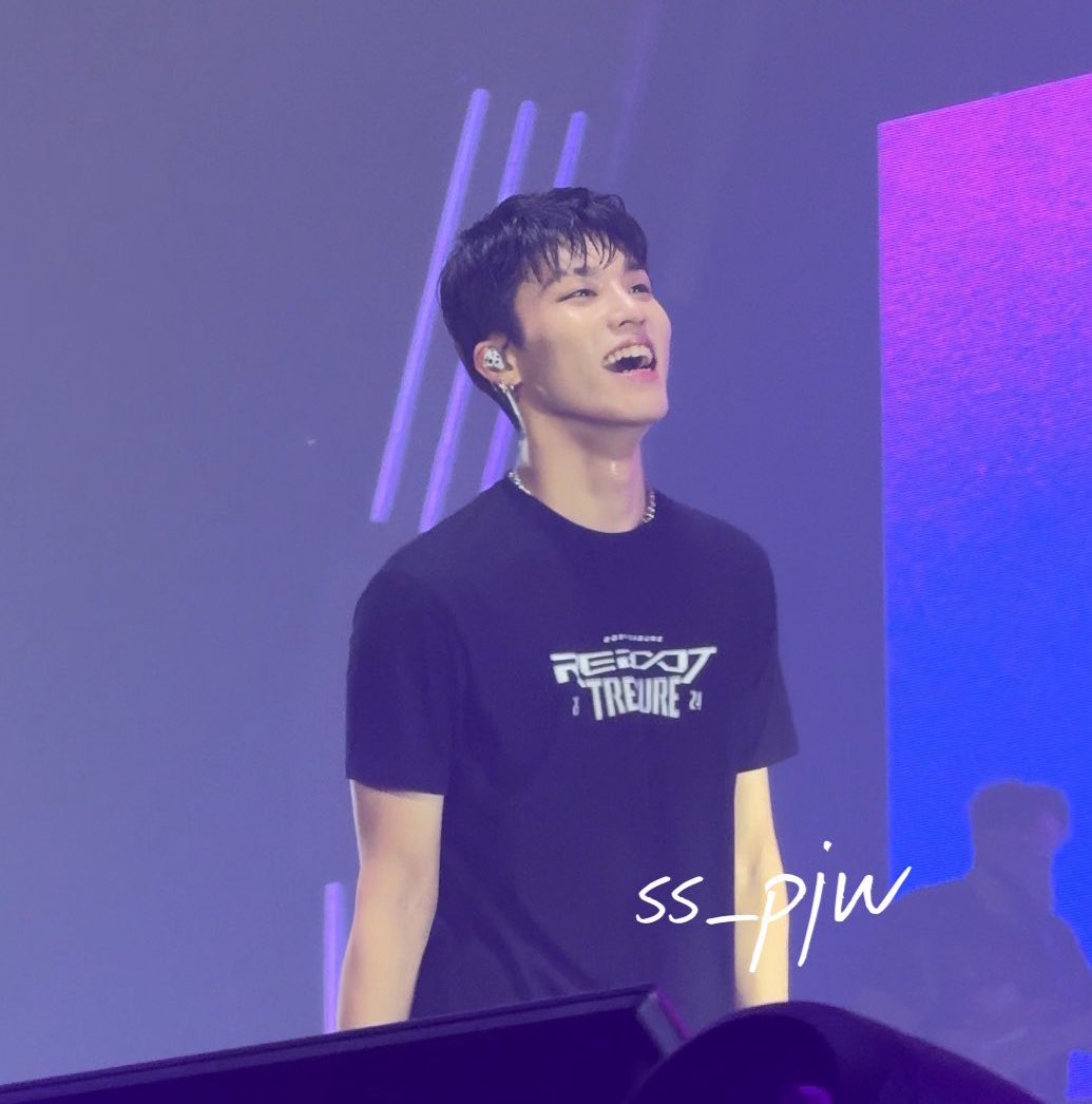 sfst010427's tweet photo. อีกอย่างๆ แกรเห็นรอยยิ้มน้องจองอูในประเทศไทยไหม 😭😭 https://t.co/4xMXFwwwBa