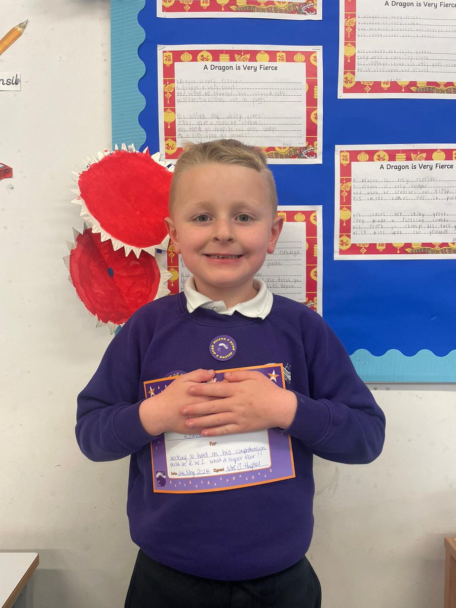 Congratulations to our 🌟 star of the week 🌟 for his hard work on his comprehension tasks in Read Write Inc. Gwaith da! 🌠😃