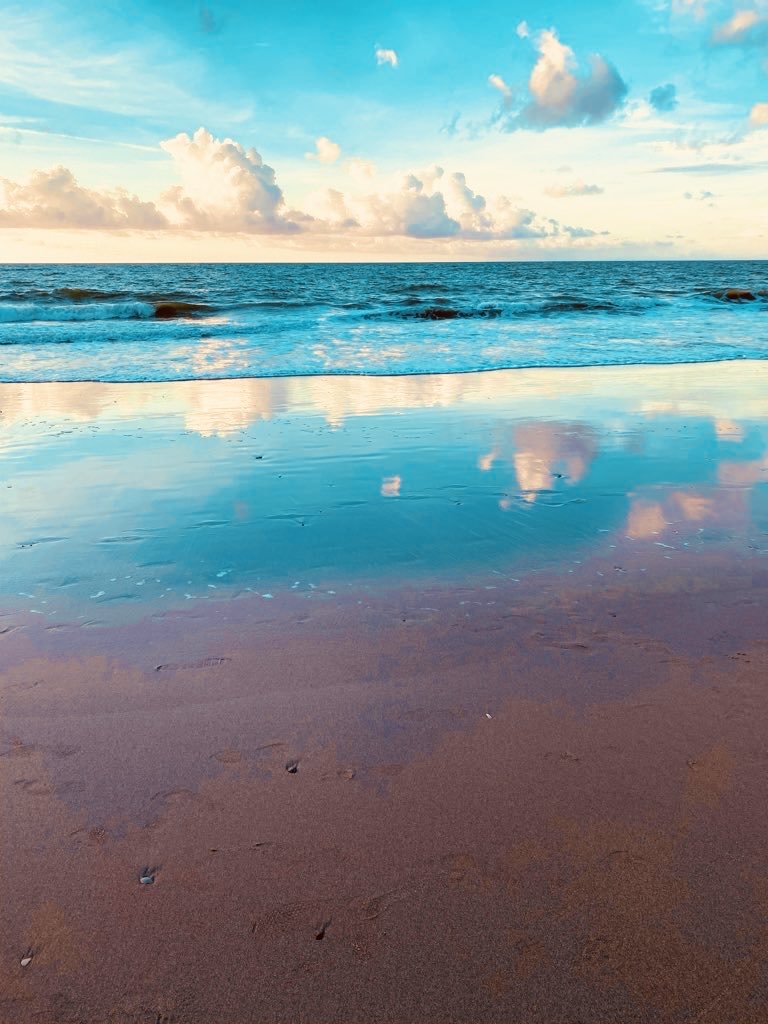 EmSS_4's tweet photo. Good Morning ๐
May you have a Beautiful, Peaceful & Blessed Day๐โ๏ธ
#Thankful #Grateful #BeBlessed
#AlphabetChallenge #WeekU
U is for Unwind
South Carolina https://t.co/rSw1L8hi43