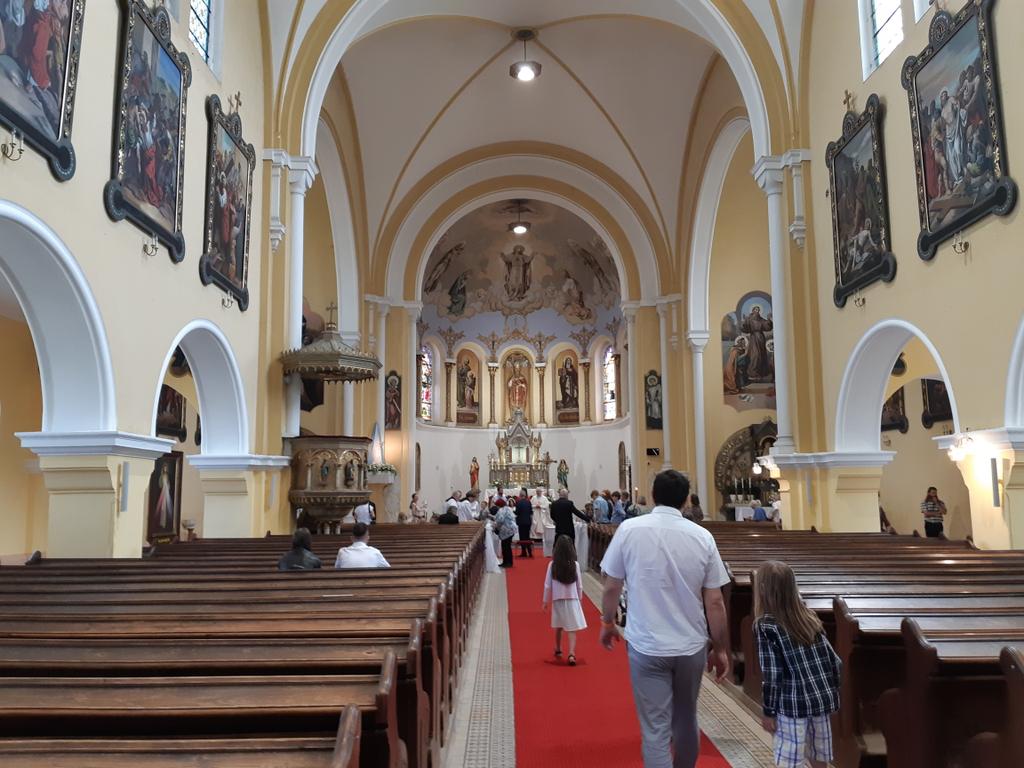 Kommunion der 🇨🇿 Verwandtschaft besucht. Bin in Flammen aufgegangen als ich die Kirche betreten habe.😈