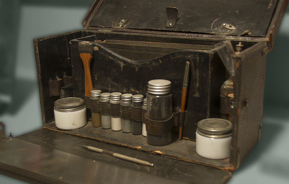 The #FBI has been the nation’s repository for fingerprints and other biometrics since 1924. This fingerprint kit containing a magnifier, brushes, and vials to hold fingerprint powder, dates back to the 1930s. Learn more about this Bureau artifact at: fbi.gov/history/artifa…