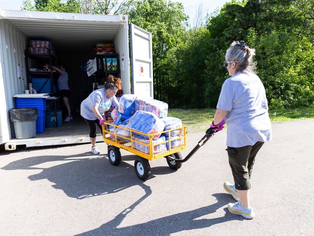 Big thank you to our friends at Economical Insurance for coming by this week to help with our Pet Pantry. We're so grateful to have volunteers help with this important program that helps our community and their beloved pets. kwsphumane.ca/volunteer