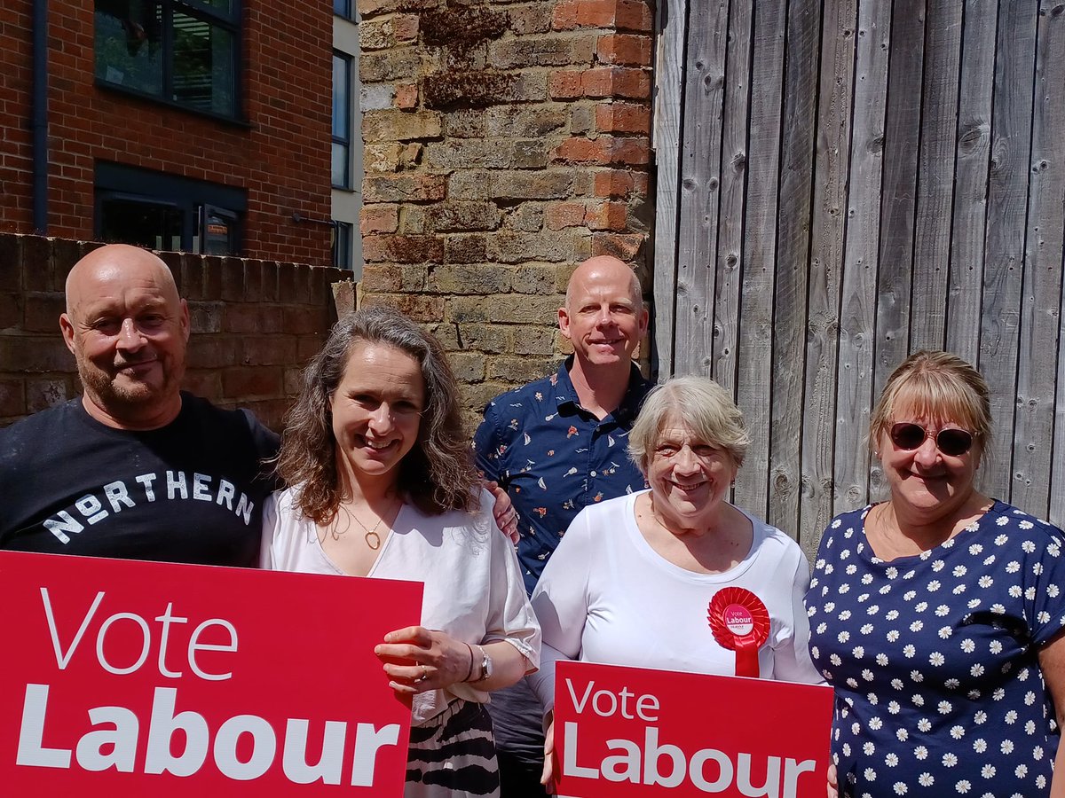 We were out and about in Guildford yesterday with <a href="/SHGillinson/">Sarah Gillinson 🌹</a>! Whether doorknocking around Bellfields, or meeting with our local unions to discuss our New Deal for Working People, it's clear there's an appetite for change in Guildford!

#VoteLabour #Guildford