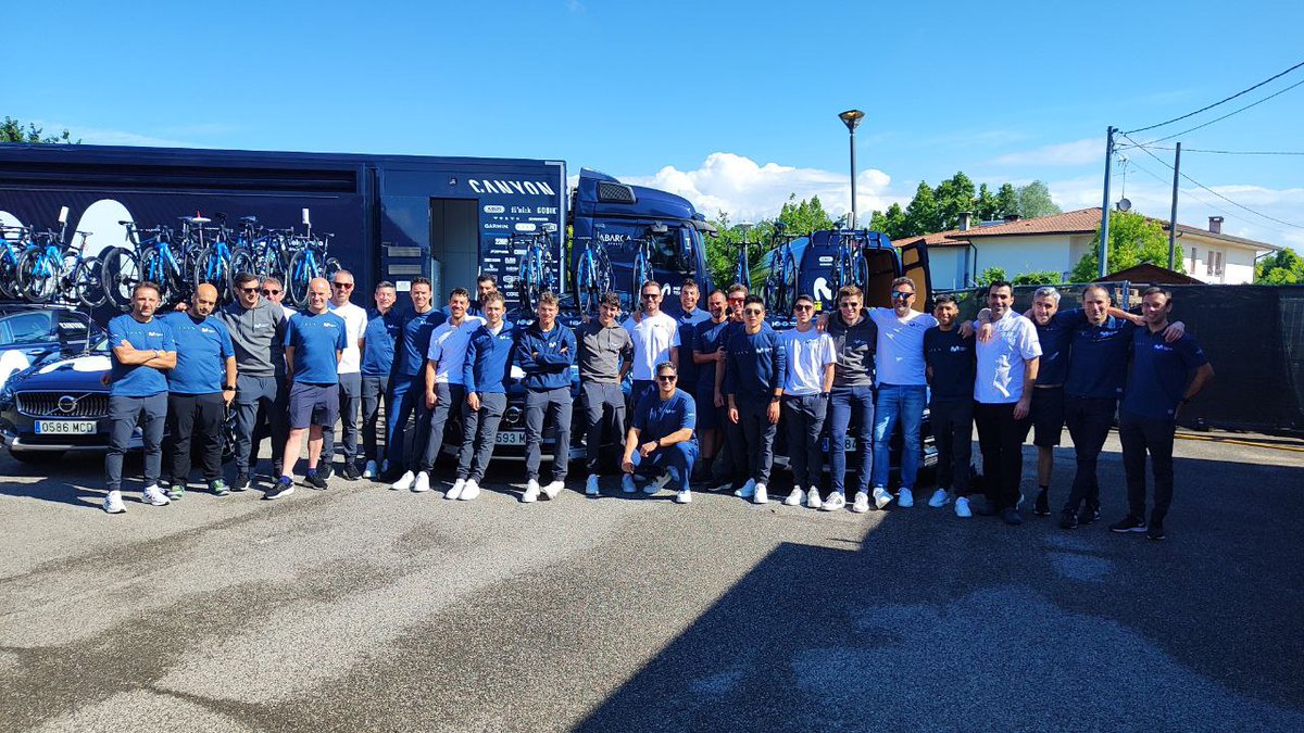 🇮🇹 #Giroditalia Último día en la 'Corsa Rosa' para este grupo que tanto nos ha hecho disfrutar durante estos 23 días 💙 Gracias por todas las alegrías, chicos 👏🏼 A rematar la faena en Roma... #RodamosJuntos