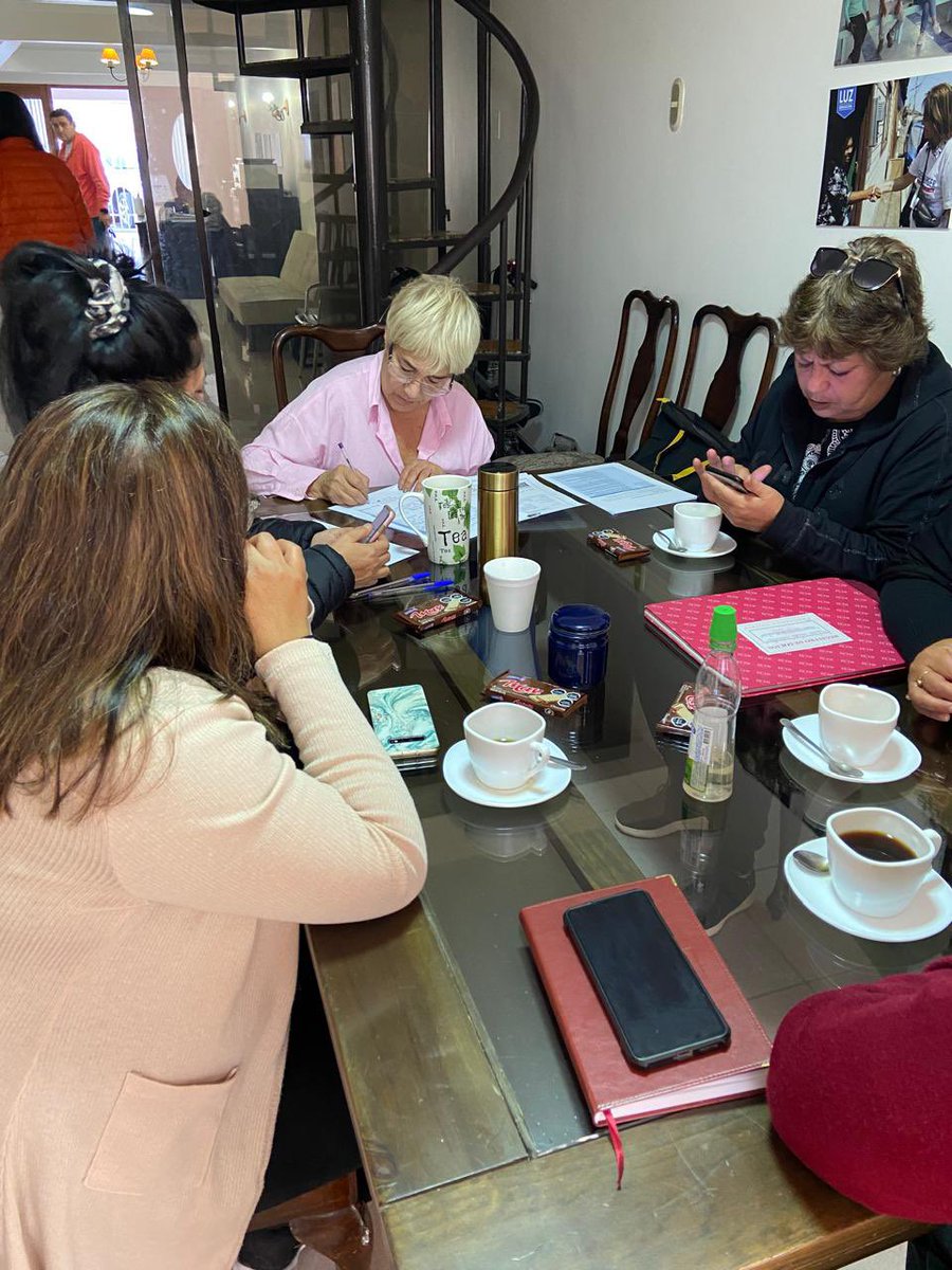 En Reunión de trabajo con centro cultural y social Mujeres con Mira al Futuro. Ayudándolas a realizar un proyecto para postular a fondos y mejorar su equipamiento para que puedan seguir realizando la gran labor que hacen día a día ayudando a su comunidad. #senadoraebensperger