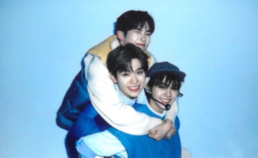 TaeraeTheShow's tweet photo. Sandwich.
https://t.co/9150vAB8h4